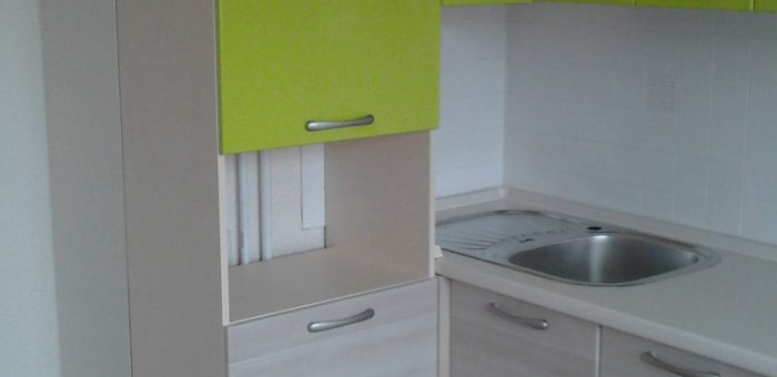 Кухонный гарнитур и встроенный шкаф в прихожей для новой квартиры