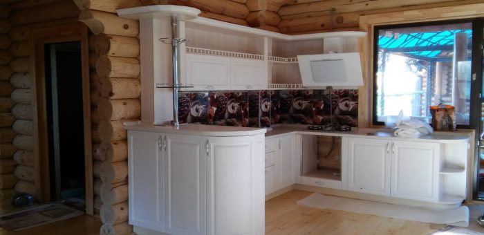 Кухонный гарнитур для деревянного дома